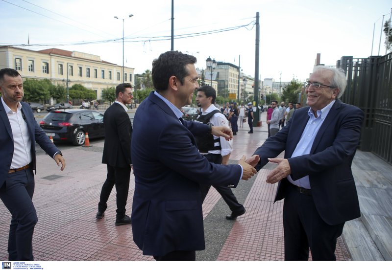 «Τα ονόματα του κομμουνισμού» -Ο Τσίπρας στο βιβλίο του Αρ. Μπαλτά [εικόνες] | iefimerida.gr 1