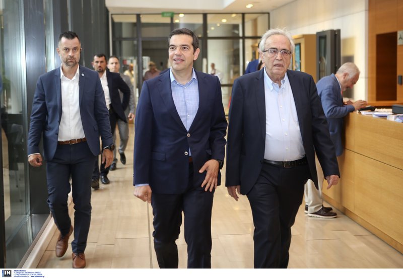 «Τα ονόματα του κομμουνισμού» -Ο Τσίπρας στο βιβλίο του Αρ. Μπαλτά [εικόνες] | iefimerida.gr 2