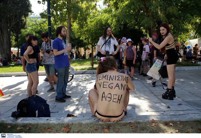 Μόνο με το πολύχρωμο σλιπ του στο Athens Pride το Τζέισον Αντιγόνη [εικόνες] | iefimerida.gr 3