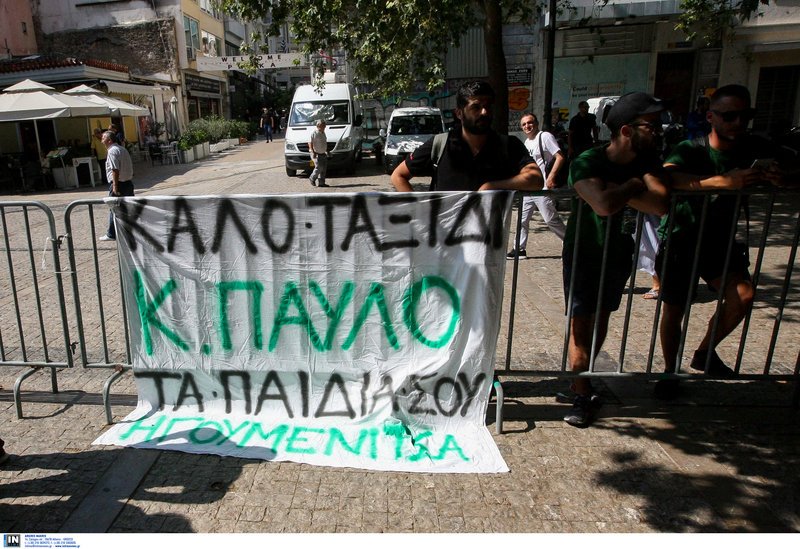 «Καλό ταξίδι κ.Παύλο, τα παιδιά σου» έγραφε ένα πανό από τους φίλους του ΠΑΟ