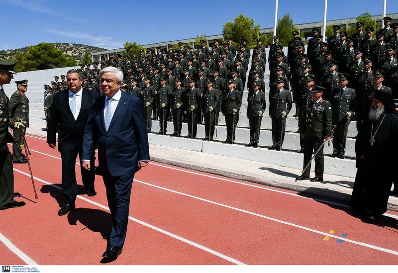 Εντυπωσιακές φωτογραφίες από την ορκωμοσία των Ευέλπιδων -Ανάμεσά τους ένας Σενεγαλέζος και ένας Νιγηριανός! [εικόνες] | iefimerida.gr 0