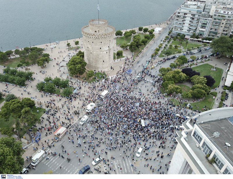 Επεισόδια στη Θεσσαλονίκη μετά το συλλαλητήριο για τη Μακεδονία [εικόνες & βίντεο] | iefimerida.gr 12