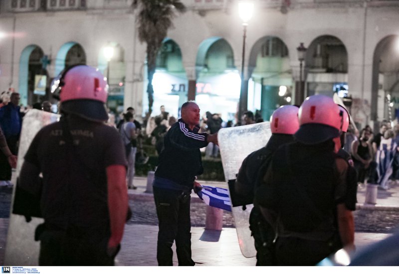 Επεισόδια στη Θεσσαλονίκη μετά το συλλαλητήριο για τη Μακεδονία [εικόνες & βίντεο] | iefimerida.gr 1