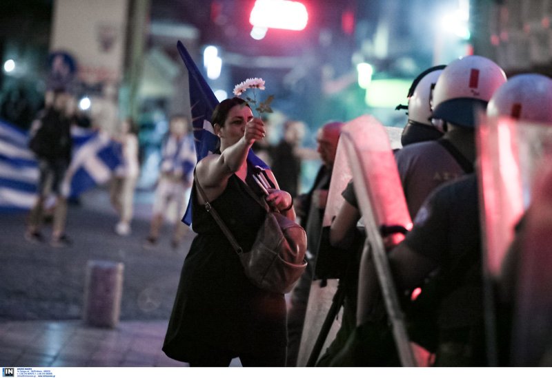 Επεισόδια στη Θεσσαλονίκη μετά το συλλαλητήριο για τη Μακεδονία [εικόνες & βίντεο] | iefimerida.gr 2