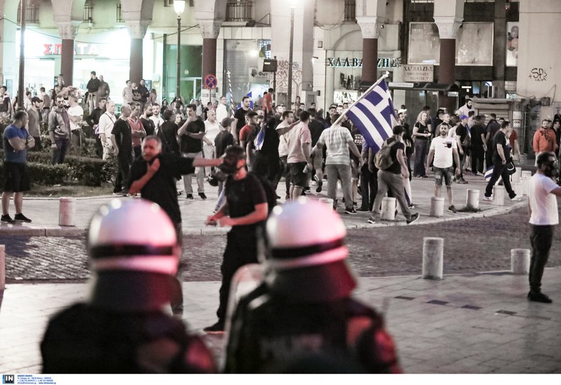 Επεισόδια στη Θεσσαλονίκη μετά το συλλαλητήριο για τη Μακεδονία [εικόνες & βίντεο] | iefimerida.gr 4
