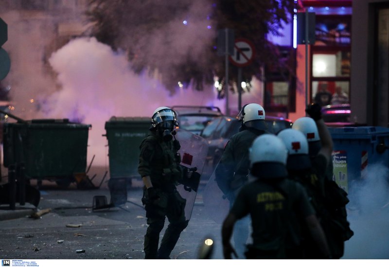 Πετροπόλεμος και χημικά σε εκδήλωση του ΣΥΡΙΖΑ για το Σκοπιανό | iefimerida.gr 2