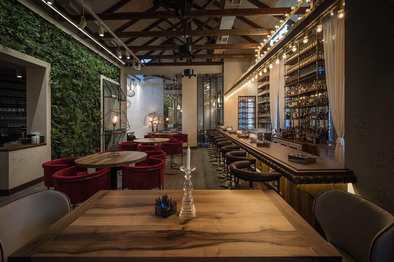 Πάμε... Platea στην Καλαμάτα: Το εντυπωσιακό καφέ-μπαρ του Σωκράτη Παπασταθόπουλου [εικόνες] | iefimerida.gr 3