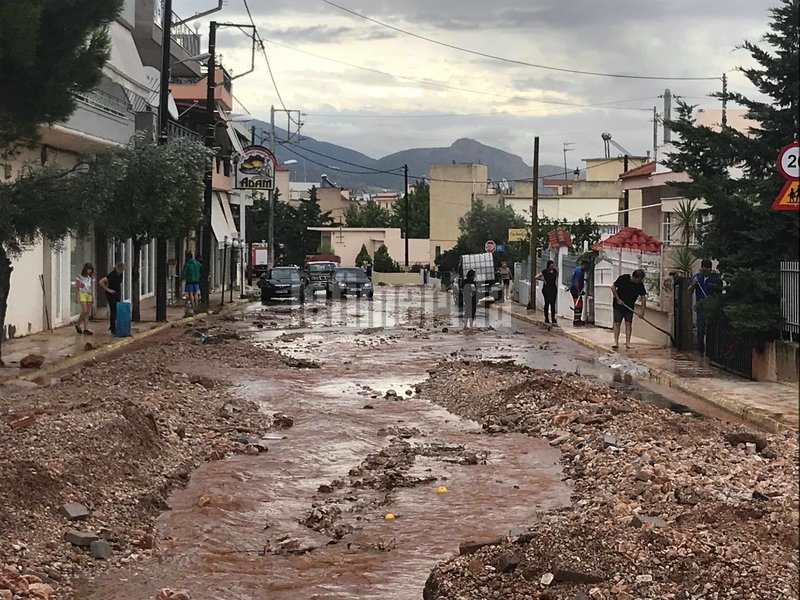 Χείμαρρος στη Μαγούλα -Δρόμοι με λάσπες και πέτρες [εικόνες & βίντεο] | iefimerida.gr 7
