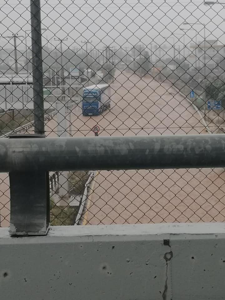 Κατακλυσμός στη Μάνδρα -Προβλήματα, ουρές στην Εθνική [εικόνες & βίντεο] | iefimerida.gr 6