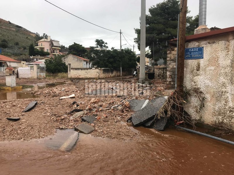Χείμαρρος στη Μαγούλα -Δρόμοι με λάσπες και πέτρες [εικόνες & βίντεο] | iefimerida.gr 6