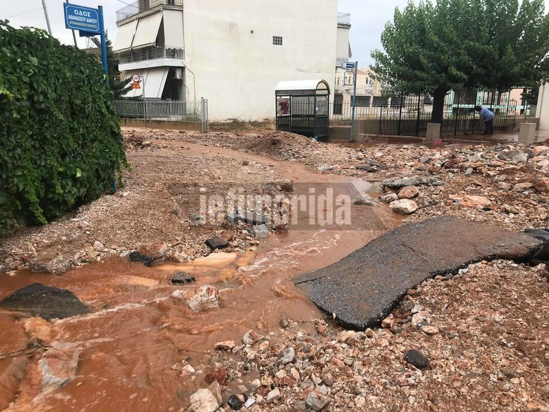 Χείμαρρος στη Μαγούλα -Δρόμοι με λάσπες και πέτρες [εικόνες & βίντεο] | iefimerida.gr 5