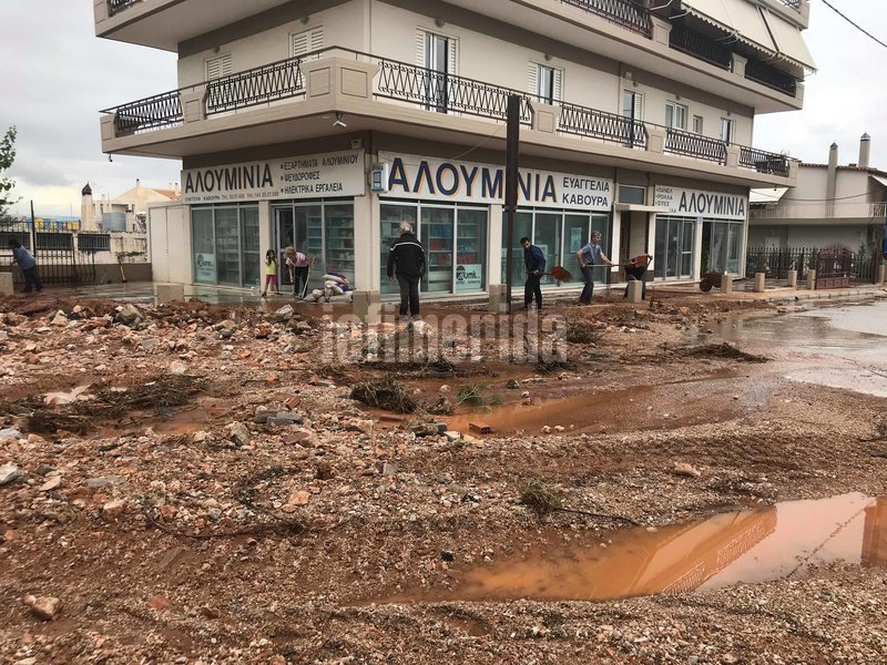 Χείμαρρος στη Μαγούλα -Δρόμοι με λάσπες και πέτρες [εικόνες & βίντεο] | iefimerida.gr 4
