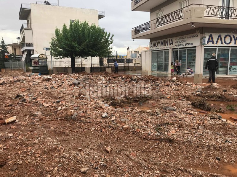 Χείμαρρος στη Μαγούλα -Δρόμοι με λάσπες και πέτρες [εικόνες & βίντεο] | iefimerida.gr 2