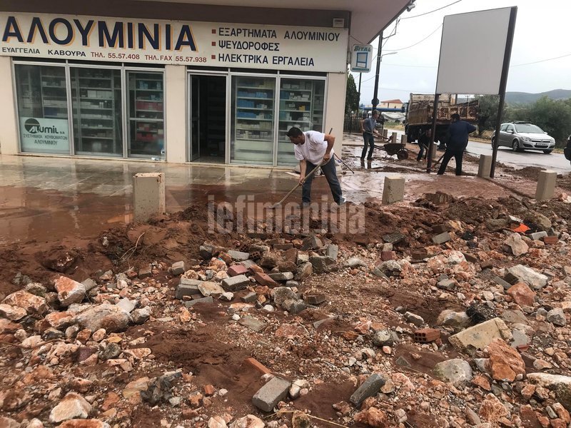 Χείμαρρος στη Μαγούλα -Δρόμοι με λάσπες και πέτρες [εικόνες & βίντεο] | iefimerida.gr 1