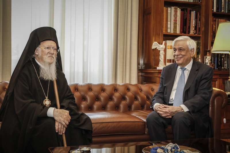 Την πλήρη συμπαράσταση στο Πατριαρχείο εξέφρασε σε Βαρθολομαίο ο Παυλόπουλος [εικόνες] | iefimerida.gr 0
