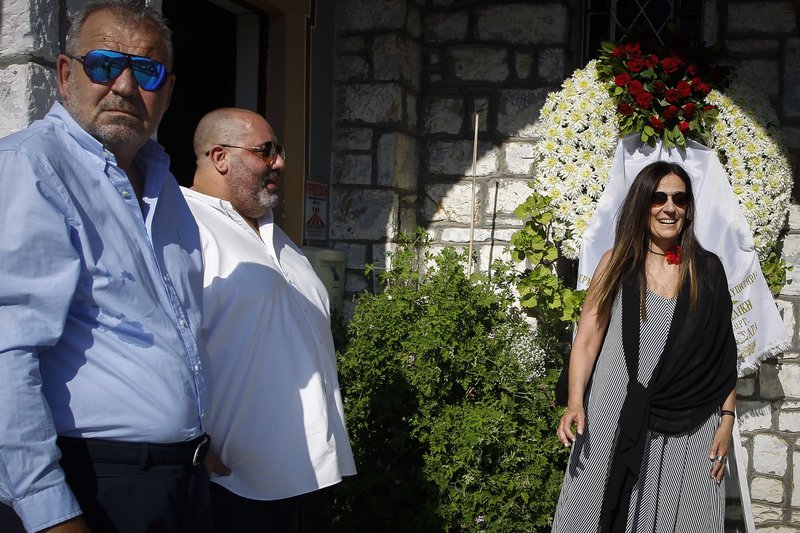 Ο Κώστας Καραμανλής στην κηδεία του Κώστα Πολυχρονίου [εικόνες] | iefimerida.gr 9