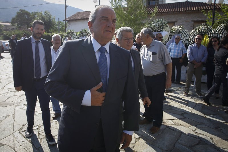 Ο Κώστας Καραμανλής στην κηδεία του Κώστα Πολυχρονίου [εικόνες] | iefimerida.gr 8