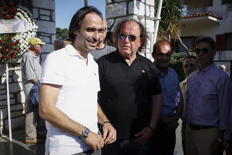 Ο Κώστας Καραμανλής στην κηδεία του Κώστα Πολυχρονίου [εικόνες] | iefimerida.gr 7