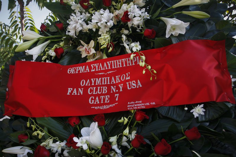 Ο Κώστας Καραμανλής στην κηδεία του Κώστα Πολυχρονίου [εικόνες] | iefimerida.gr 4