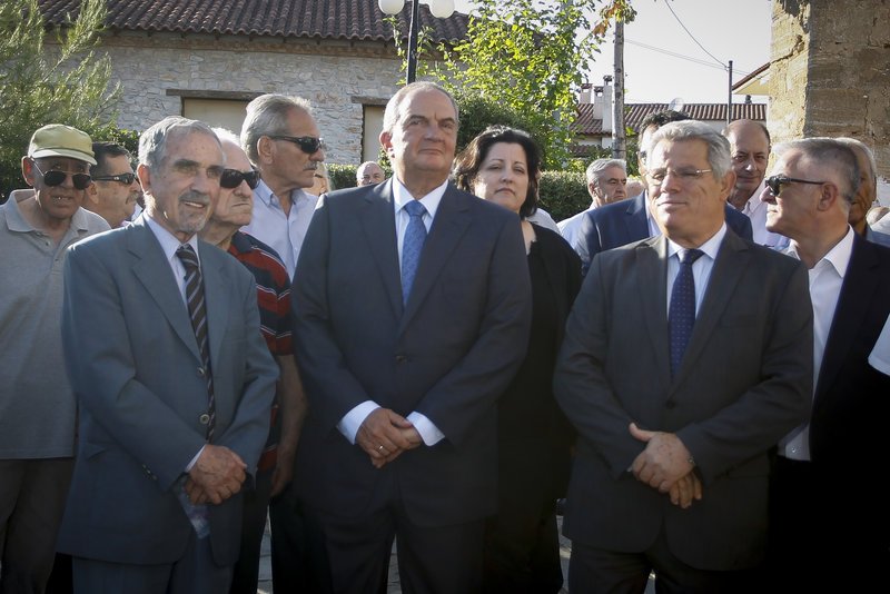 Ο Κώστας Καραμανλής στην κηδεία του Κώστα Πολυχρονίου [εικόνες] | iefimerida.gr 0