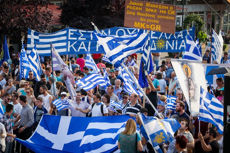 Χιλιάδες πολίτες στους δρόμους για τη Μακεδονία σε 23 πόλεις | iefimerida.gr 6