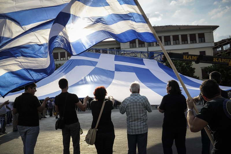 Χιλιάδες πολίτες στους δρόμους για τη Μακεδονία σε 23 πόλεις | iefimerida.gr 12