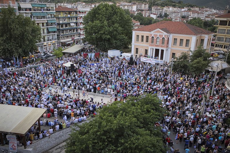 Χιλιάδες πολίτες στους δρόμους για τη Μακεδονία σε 23 πόλεις | iefimerida.gr 7