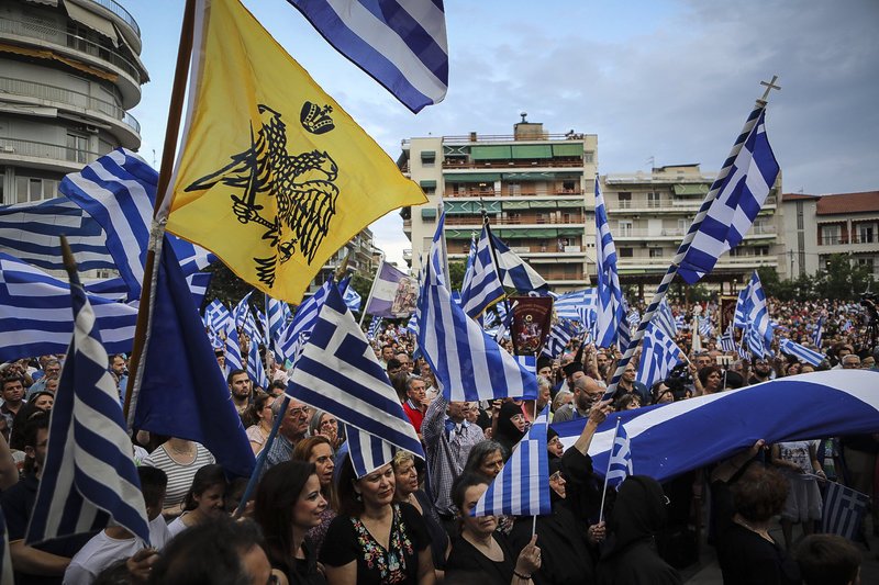 Χιλιάδες πολίτες στους δρόμους για τη Μακεδονία σε 23 πόλεις | iefimerida.gr 9