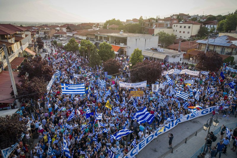 Χιλιάδες πολίτες στους δρόμους για τη Μακεδονία σε 23 πόλεις | iefimerida.gr 3