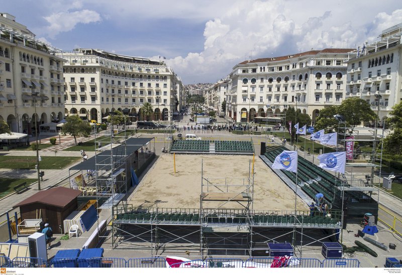 Εντυπωσιακό: Ενα... γήπεδο Beach Volley η πλατεία Αριστοτέλους [εικόνες] | iefimerida.gr 1