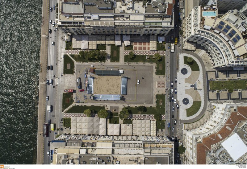 Εντυπωσιακό: Ενα... γήπεδο Beach Volley η πλατεία Αριστοτέλους [εικόνες] | iefimerida.gr 0