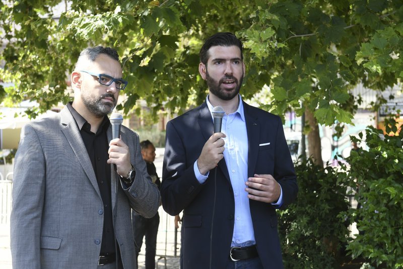 Δημοσιογράφοι καλύπτουν την κηδεία του Παύλου Γιαννακόπουλου