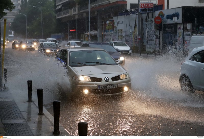 Η καταιγίδα «Μίνωας» ξεκίνησε από τη Θεσσαλονίκη: Χαλάζι και πλημμύρες [βίντεο] | iefimerida.gr 0