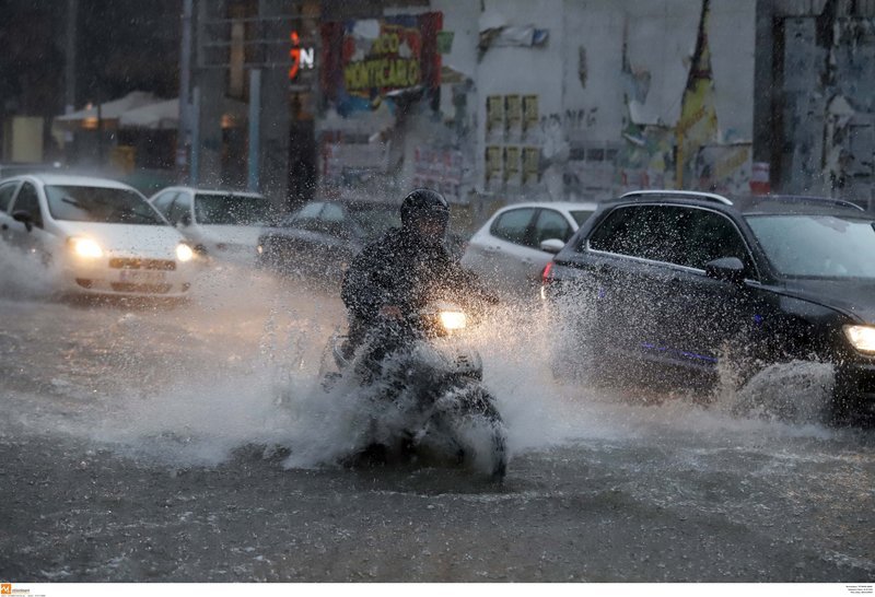 Η καταιγίδα «Μίνωας» ξεκίνησε από τη Θεσσαλονίκη: Χαλάζι και πλημμύρες [βίντεο] | iefimerida.gr 4