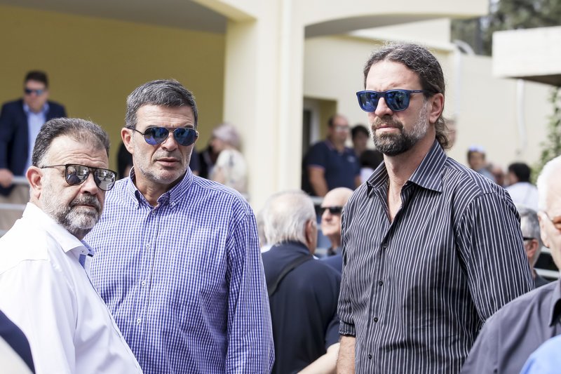 Ο Φραγκίσκος Αλβέρτης και αριστερά το μέλος της Εθνικής του '87 Μιχάλης Ρωμανίδης