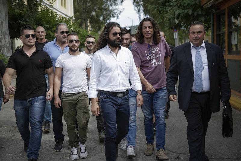 Ελεύθερος με περιοριστικούς όρους ο Μπαρμπαρούσης [εικόνες & βίντεο] | iefimerida.gr 4