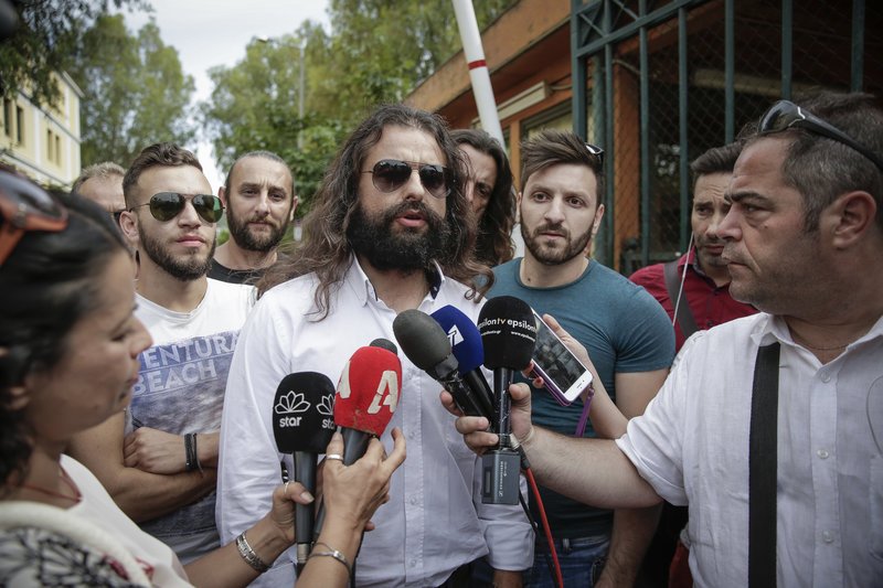 Ελεύθερος με περιοριστικούς όρους ο Μπαρμπαρούσης [εικόνες & βίντεο] | iefimerida.gr 2