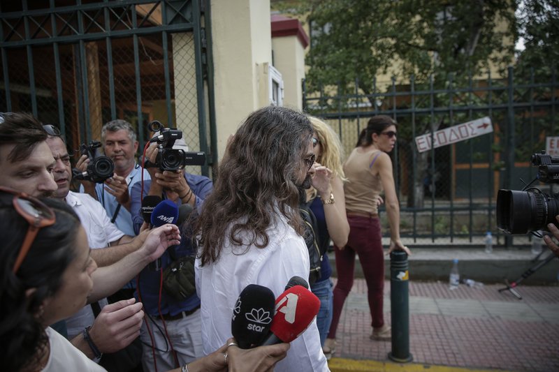 Ελεύθερος με περιοριστικούς όρους ο Μπαρμπαρούσης [εικόνες & βίντεο] | iefimerida.gr 1