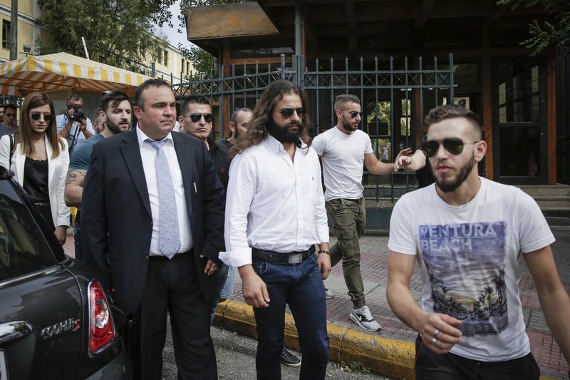 Ελεύθερος με περιοριστικούς όρους ο Μπαρμπαρούσης [εικόνες & βίντεο] | iefimerida.gr 0