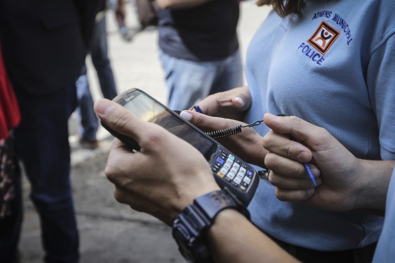 Τέρμα το ξυστό για να παρκάρεις στην Αθήνα -Τώρα πληρώνεις με εφαρμογή μέσω του κινητού [εικόνες] | iefimerida.gr 2