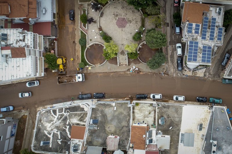 Κατακλυσμός στη Μάνδρα -Προβλήματα, ουρές στην Εθνική [εικόνες & βίντεο] | iefimerida.gr 10