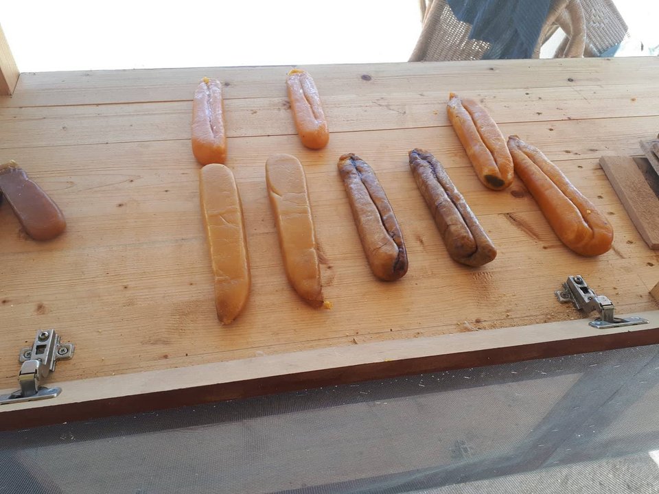 Ιεροτελεστία: Βήμα-βήμα η παρασκευή του περίφημου αυγοτάραχου Κέρκυρας [εικόνες] | iefimerida.gr 3