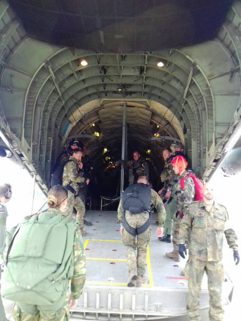 Κυρίαρχοι οι Ελληνες αλεξιπτωτιστές εντυπωσίασαν στην Ιnternational Jump Week [εικόνες] | iefimerida.gr 3