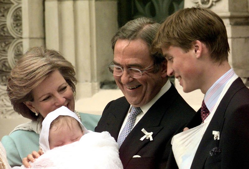 Η απίστευτη ζωή του εγγονού του τέως βασιλιά Κωνσταντίνου – Σπουδές, εξωτικά ταξίδια και κυνήγι [εικόνες] | iefimerida.gr 0