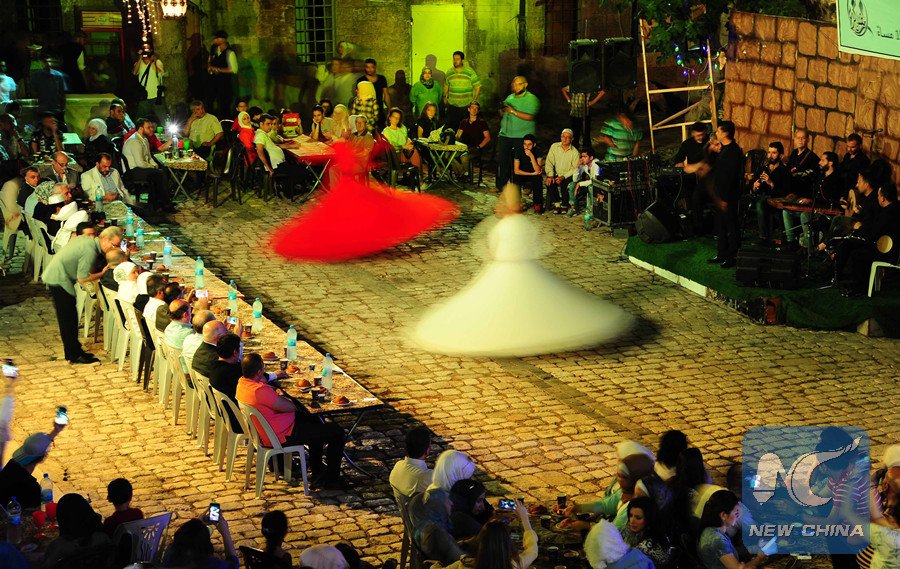 Η ζωή επιστρέφει στο Χαλέπι -Πλουμιστές φορεσιές, φίνα σαπούνια και χοροί μετά από χρόνια πολέμου [εικόνες] | iefimerida.gr 3