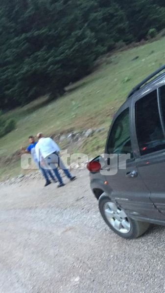 Βίντεο: Η στιγμή που παραδίδεται ο 34χρονος που σκότωσε την 13χρονη Ρομά στην Αμφισσα | iefimerida.gr 0