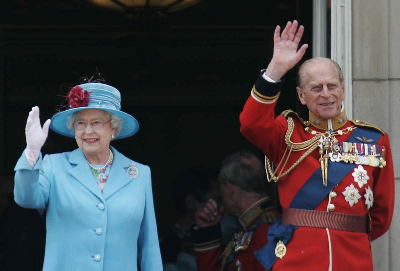 Γιατί η βασίλισσα Ελισάβετ φοράει πάντα φωσφοριζέ ρούχα -Υπάρχει λόγος | iefimerida.gr 28