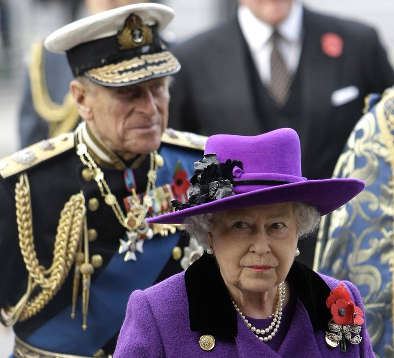 Γιατί η βασίλισσα Ελισάβετ φοράει πάντα φωσφοριζέ ρούχα -Υπάρχει λόγος | iefimerida.gr 11