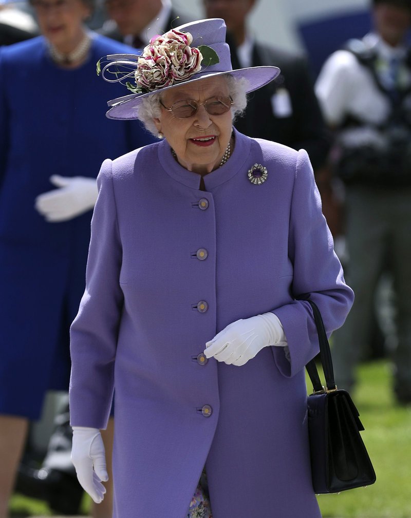 Ο λόγος που η βασίλισσα Ελισάβετ φορά γυαλιά ηλίου στις τελευταίες της εμφανίσεις [εικόνες] | iefimerida.gr 2
