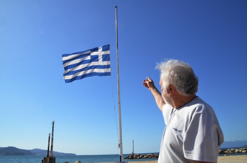 Αργος: Οι σημαίες κυματίζουν μεσίστιες για τη συμφωνία με την ΠΓΔΜ [εικόνες]   | iefimerida.gr 3